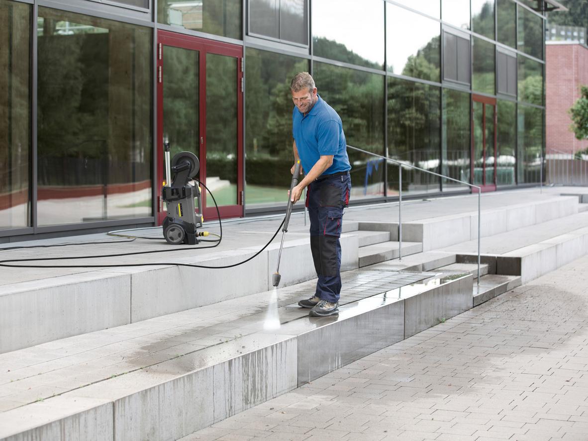 Áp lực 150 bar và lưu lượng 500 l/h cho hiệu quả làm sạch cao.