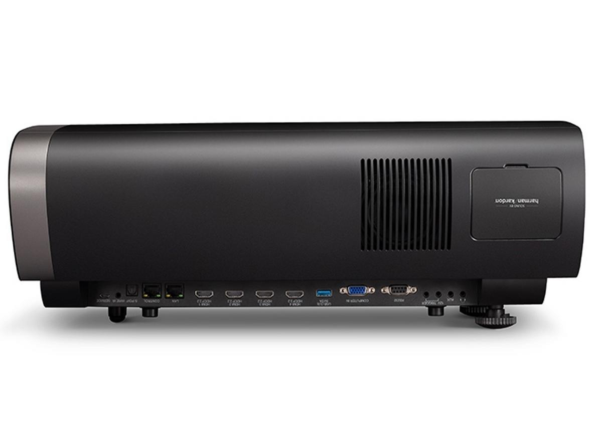 4K UHD + Cinema SuperColor+™ cho màu sắc rực rỡ và chi tiết sâu thẳm (so sánh trước/sau)