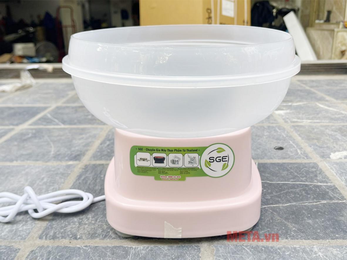 Khay lớn và vật liệu an toàn, dễ vệ sinh