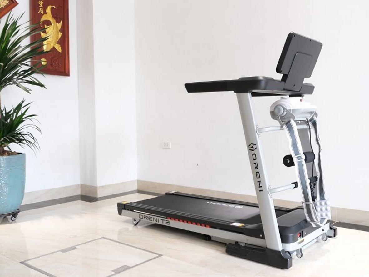 Khung thép chắc chắn và giảm chấn bảo vệ khớp.