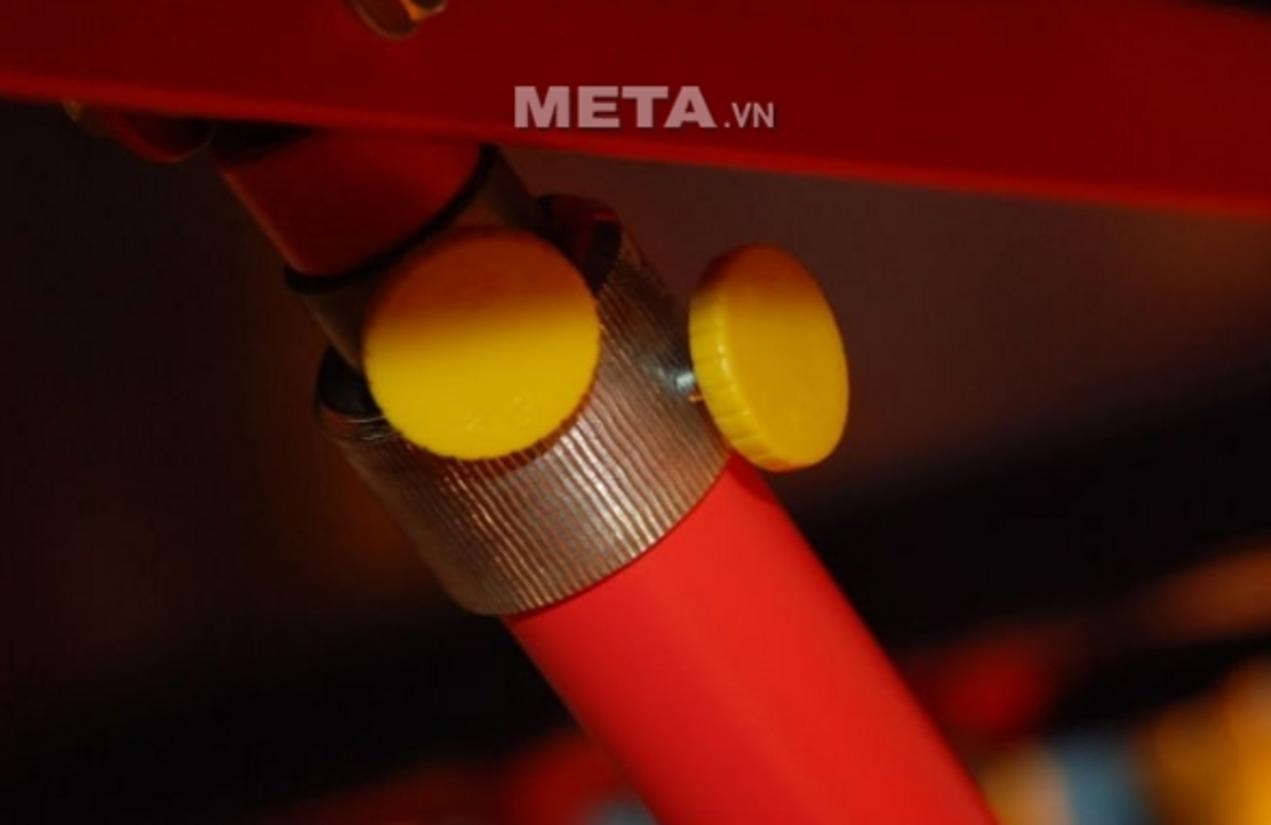 Khung thép và nẹp 50mm bảo vệ mặt bàn.