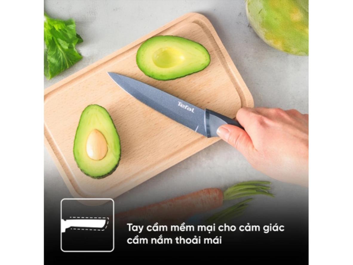 Lưỡi phủ Titanium chống dính cho cắt mượt và dễ vệ sinh.