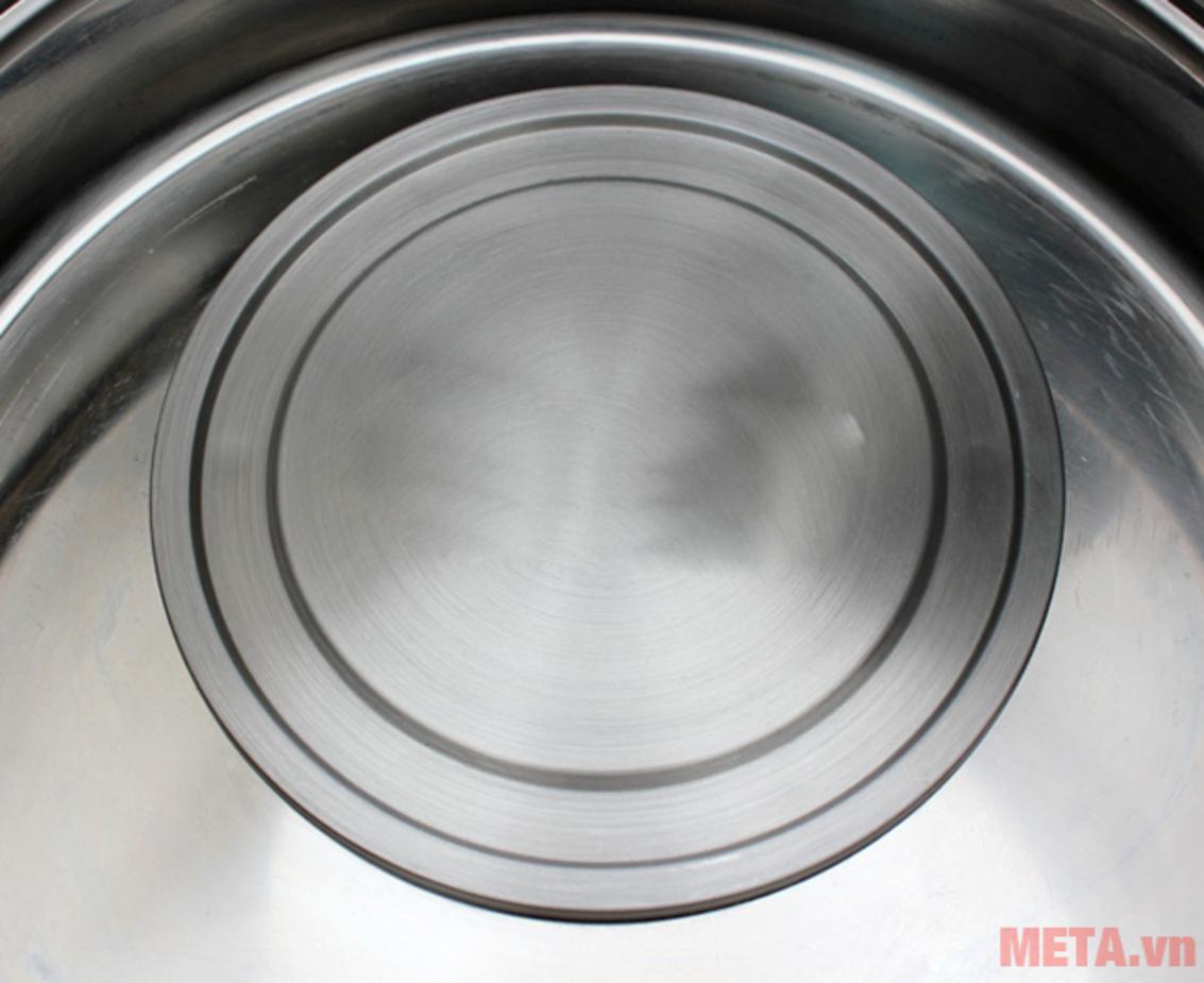 Mâm nhiệt inox giúp dễ trụng và dễ vệ sinh.