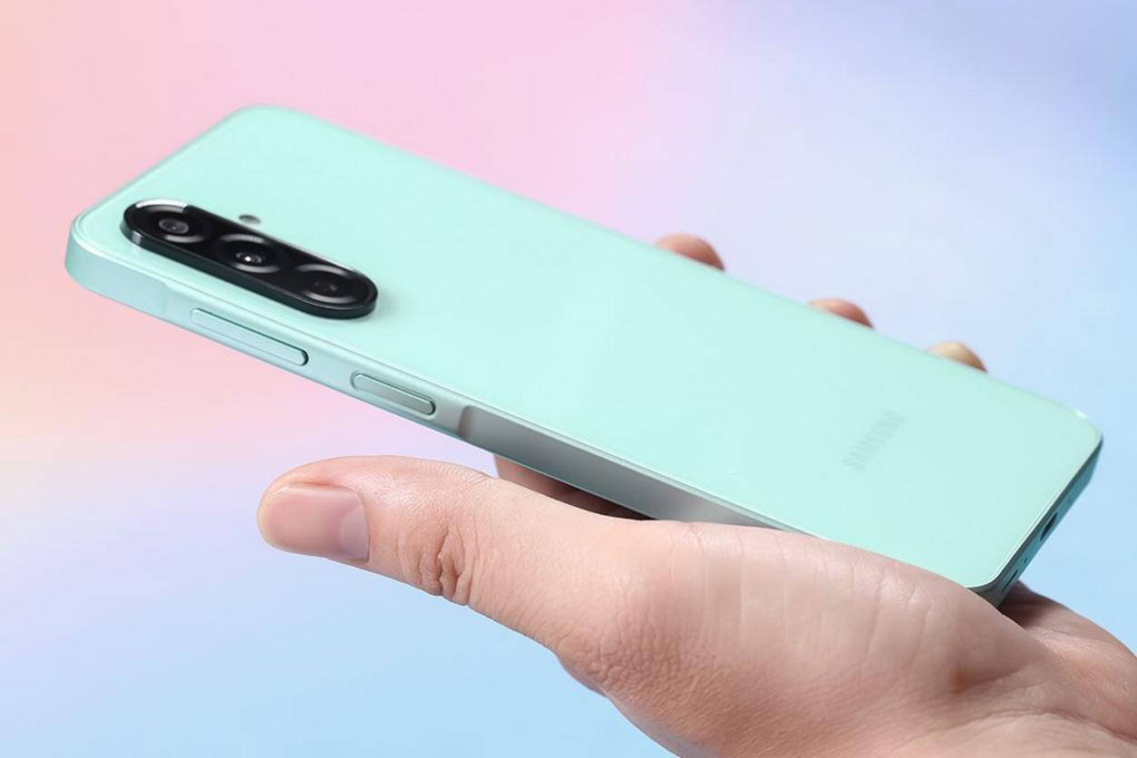Màn hình Super AMOLED 6.7" 120Hz — trải nghiệm xem đã.