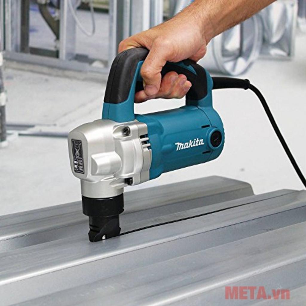 So sánh vết cắt trên thép, inox và nhôm — minh họa độ mịn và độ dày cắt.