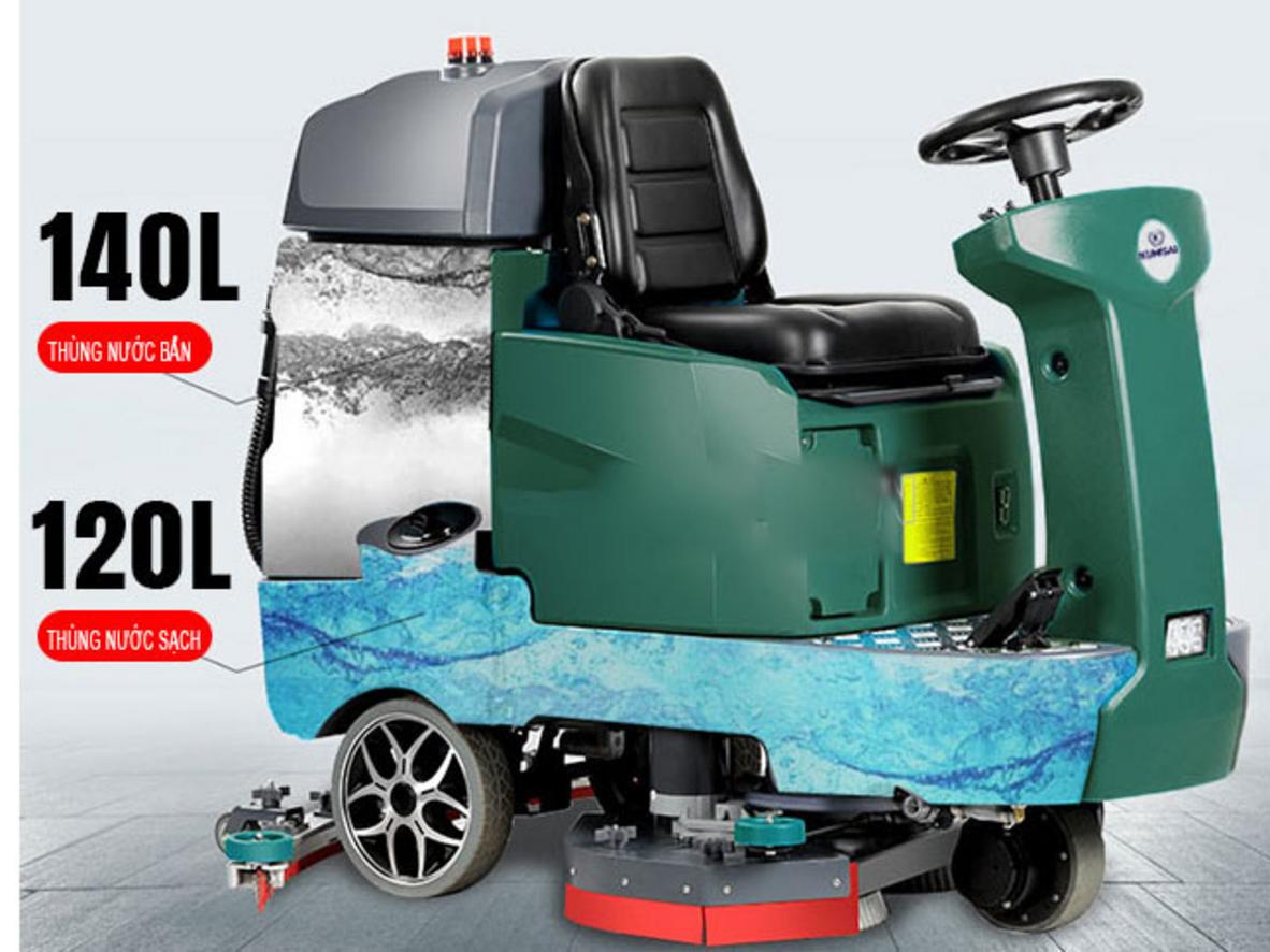 Bình chứa nước lớn và khoang lái thoải mái