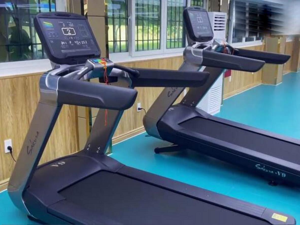 Tổng quan Máy chạy bộ phòng Gym Sakura V9