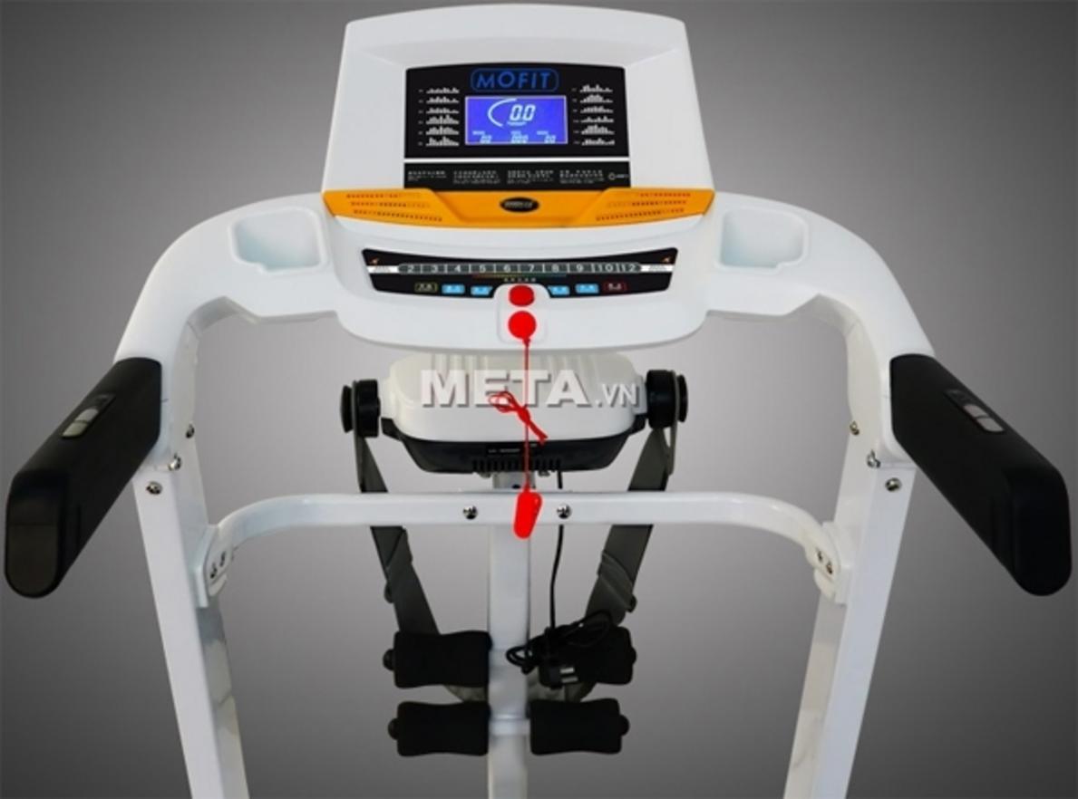 Đệm giảm chấn nhiều lớp và độ dốc 0–12% giúp tăng cường hiệu quả luyện tập.