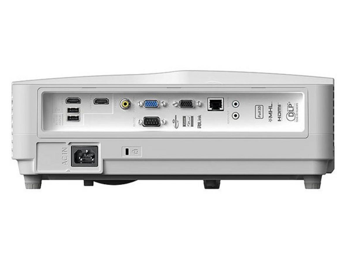 Optoma HD36UST đặt sát tường, chiếu 100 inch.