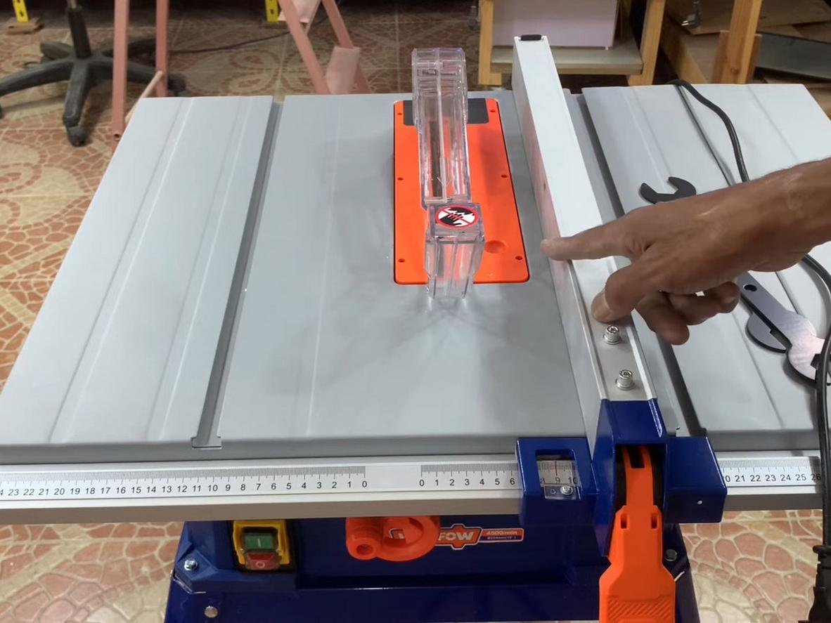 Tổng quan Máy cưa bàn Wadfow WTS1A1500 - 1.500W