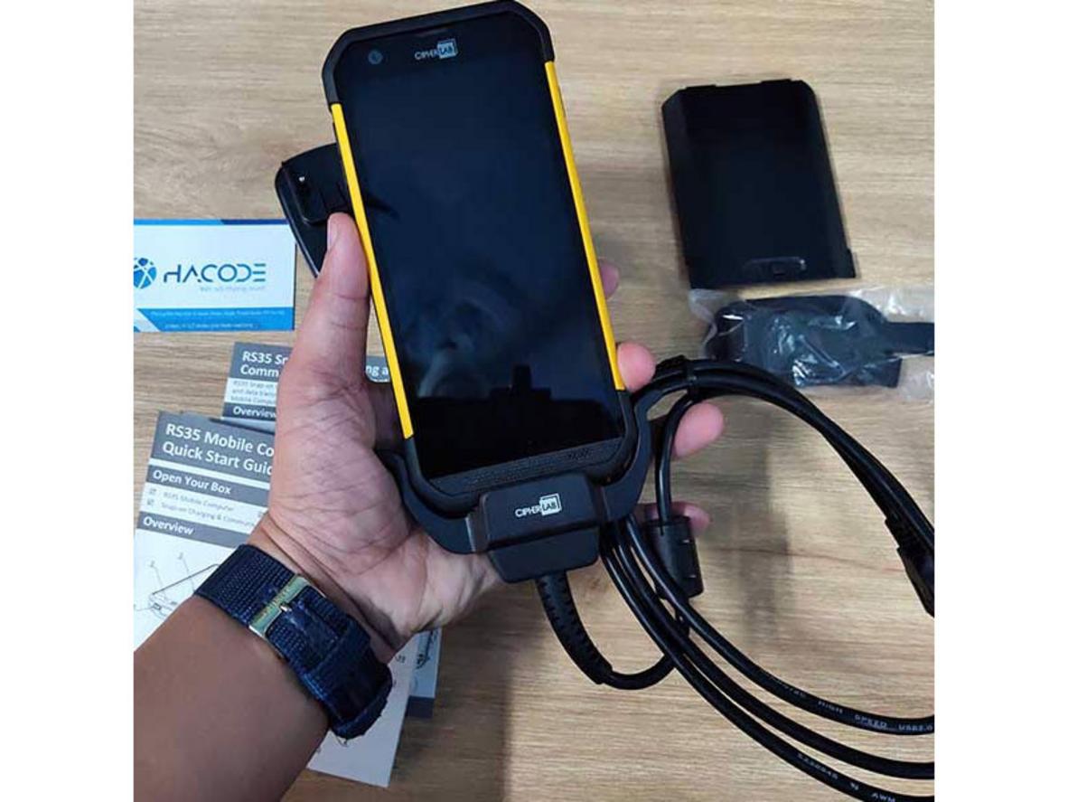 Pin 4000mAh với tính năng Hot-swap