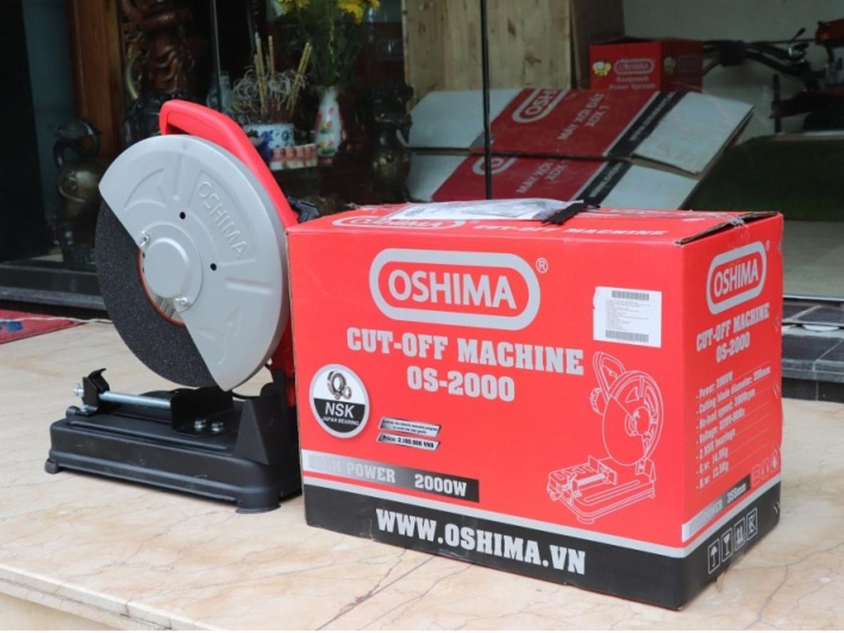Mô tơ lõi đồng 2000W, chịu nhiệt cao, hoạt động bền bỉ, ít gián đoạn sự cố kỹ thuật khi cắt lâu dài (ảnh demo tại xưởng).","imagePrompt":"Close-up of the motor and vents, showing copper windings and solid build, workshop ambient lighting.