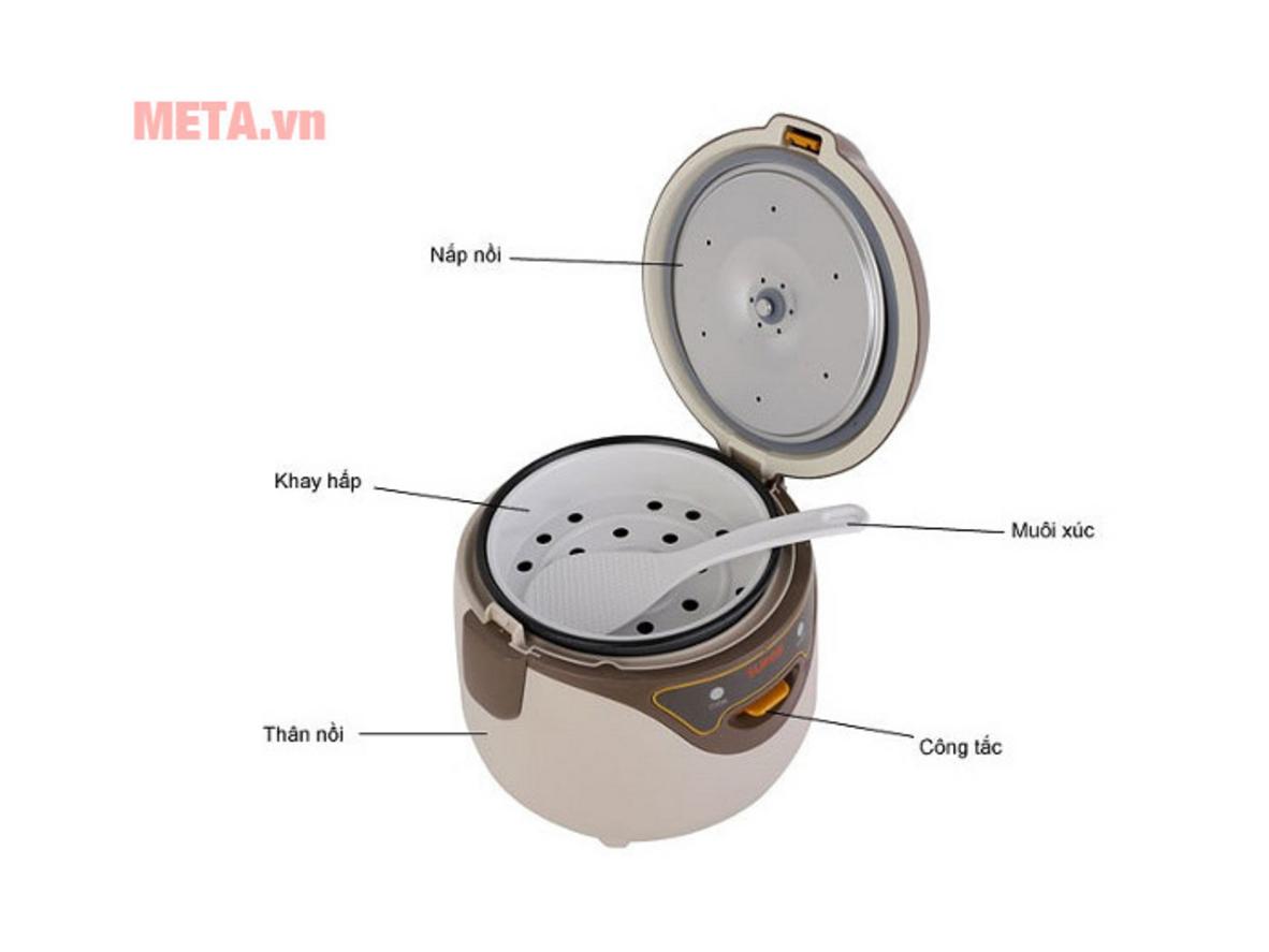 Nắp gài, van thoát hơi và xửng hấp tiện dụng