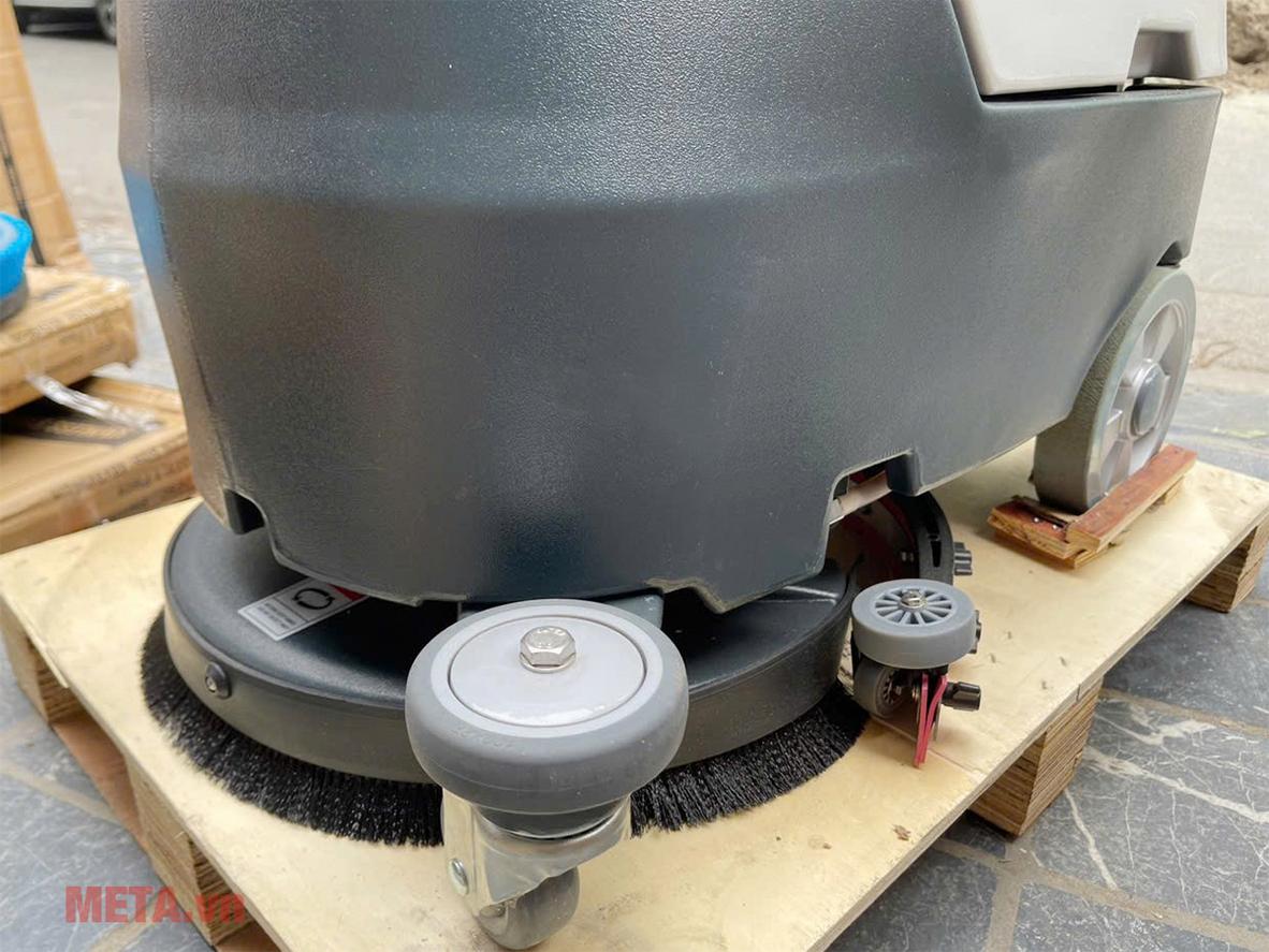 Nguồn 220V với dây dài 15m giúp thao tác liên tục
