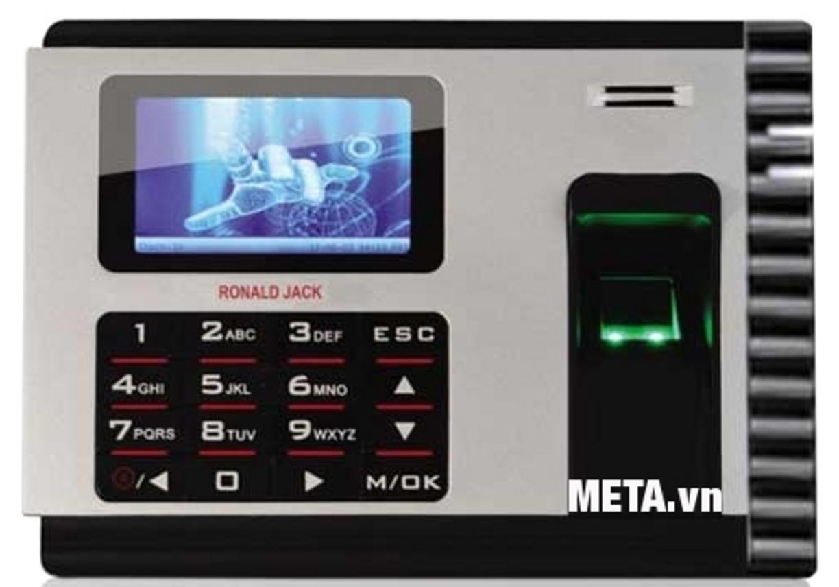 Nhận diện vân tay nhanh & chính xác trên X928-C — <1s mỗi lần chấm công và hiển thị tên tiếng Việt trên màn hình TFT của máy hiện thị rõ ràng khi thao tác đăng ký vân tay, giúp quy trình hoạt động trơn tru và chuyên nghiệp trong môi trường văn phòng và nhà xưởng có điều kiện làm việc khắc nghiệt, không sợ mòn sensor vì sensor thế hệ mới được làm từ vật liệu chống mài mòn cao, bao gồm chip Intel xử lý nhanh chóng và ổn định, đồng thời hỗ trợ 3.000 vân tay cho quy mô nhân sự vừa và nhỏ, tích hợp pin lưu điện hoạt động 4-8 giờ khi mất điện để đảm bảo việc ghi nhận giờ công liên tục mà không bị gián đoạn tại Việt Nam, phù hợp cho quản lý nhân sự, chủ doanh nghiệp vừa và nhỏ, quản lý văn phòng/nhà xưởng và bộ phận IT cần giải pháp chấm công ổn định và dễ triển khai.
