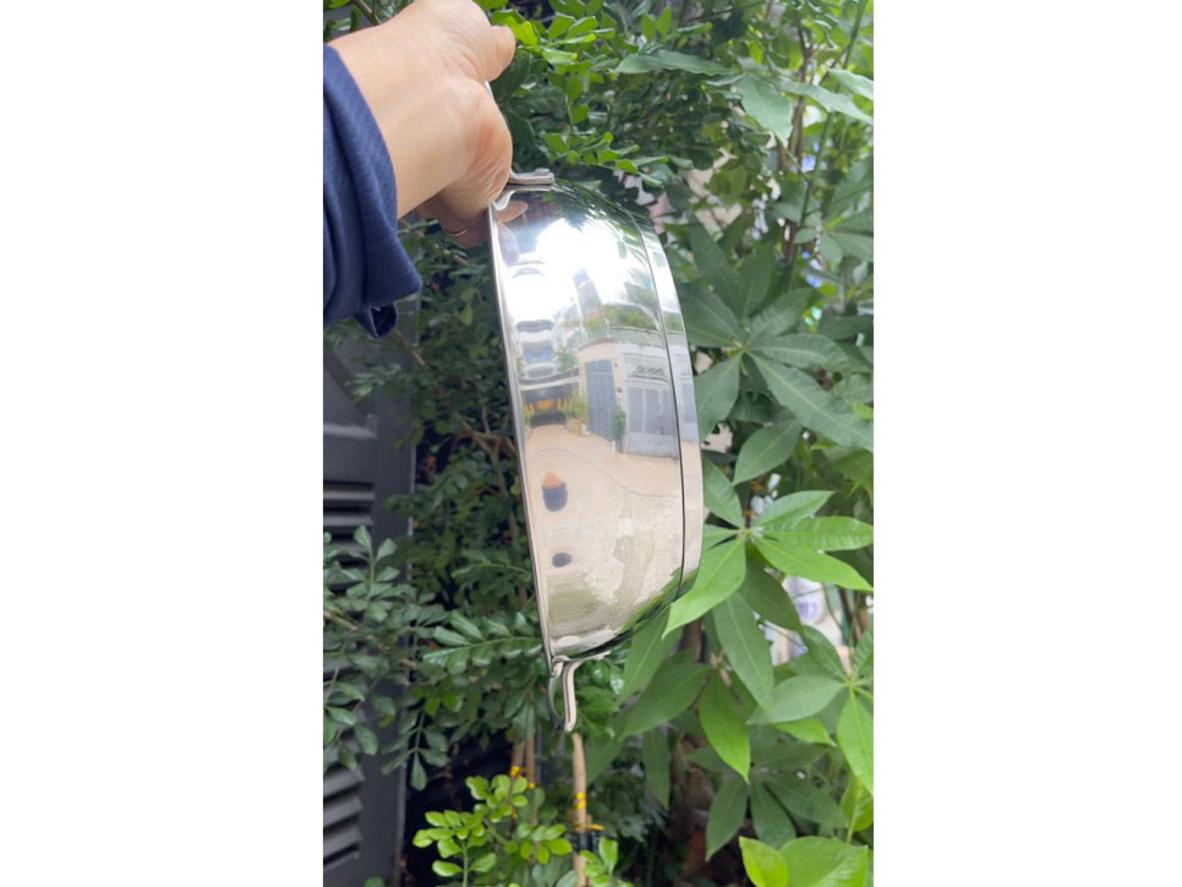 Bề mặt Inox 201 sáng bóng, dễ vệ sinh.