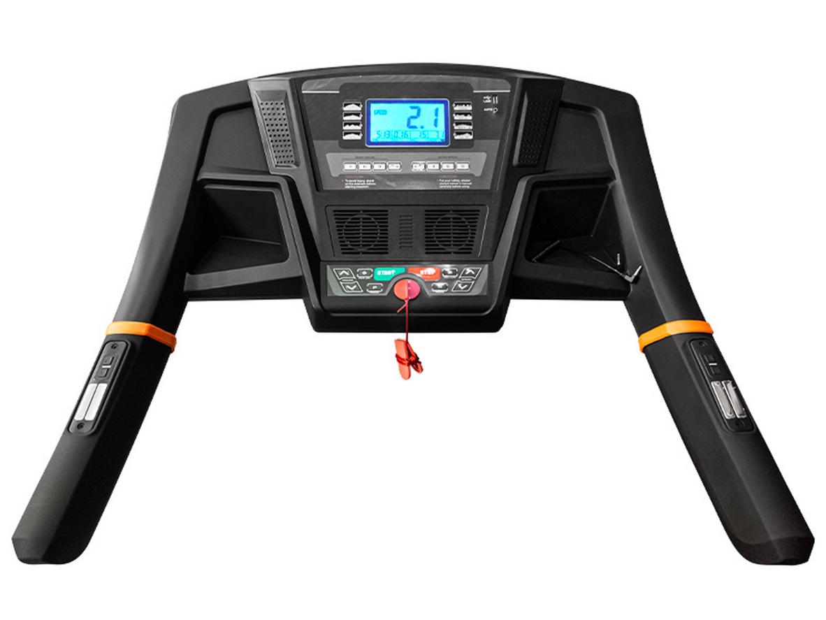 Hiển thị bảng điều khiển với tốc độ và độ dốc đang hoạt động; imagePrompt: User running on treadmill showing screen with speed and incline values.
