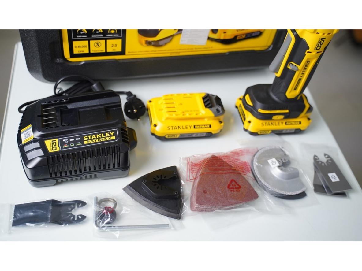 Bộ 2 pin 2.0Ah và sạc nhanh đi kèm (ảnh minh họa).","imagePrompt":"Photo of two 2.0Ah Stanley batteries and the fast charger next to the tool, batteries labelled 20V Max.