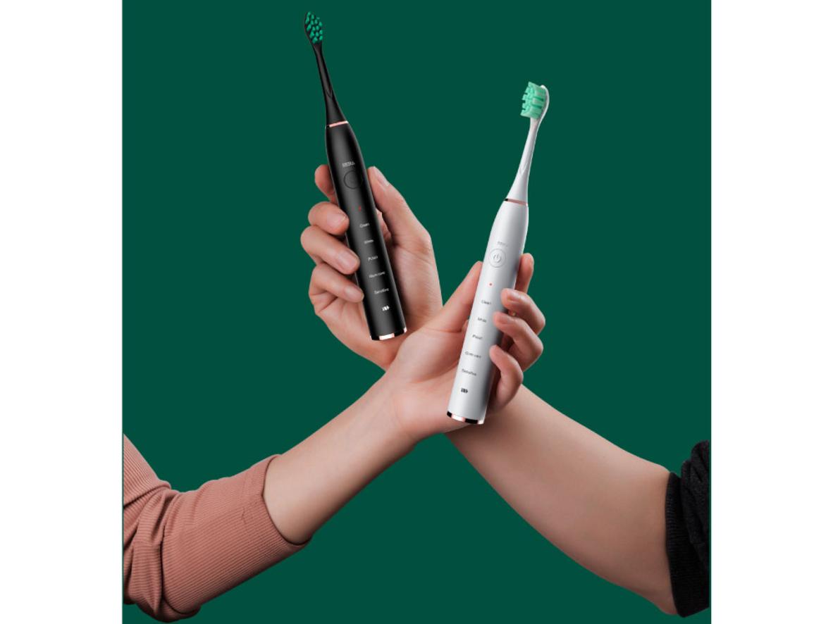 Pin dùng ~25 ngày và chuẩn chống nước IPX7.