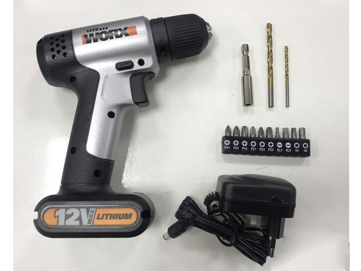 Pin Li‑ion 1.5Ah, sạc khoảng 90 phút — dùng thoải mái cho các dự án gia đình