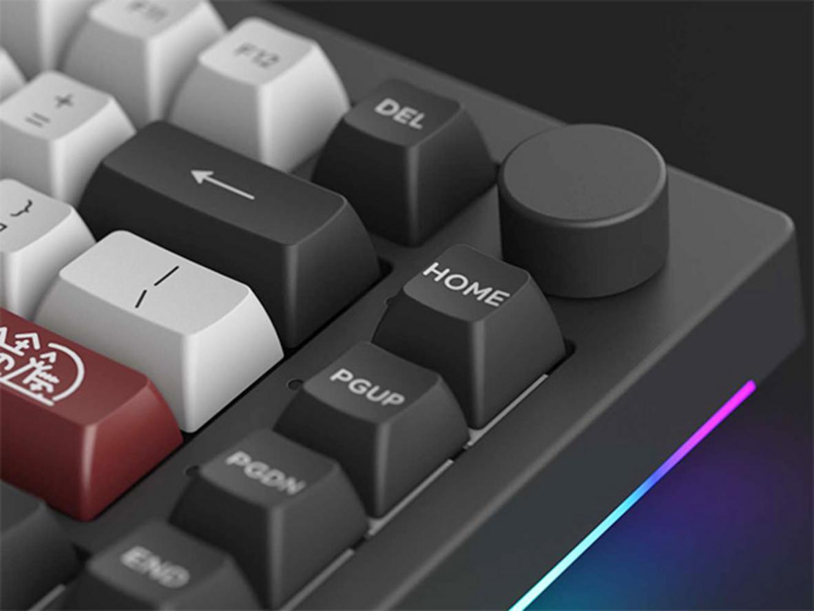RGB hai bên thân và Akko Cloud Driver với audio visualizer & macro.