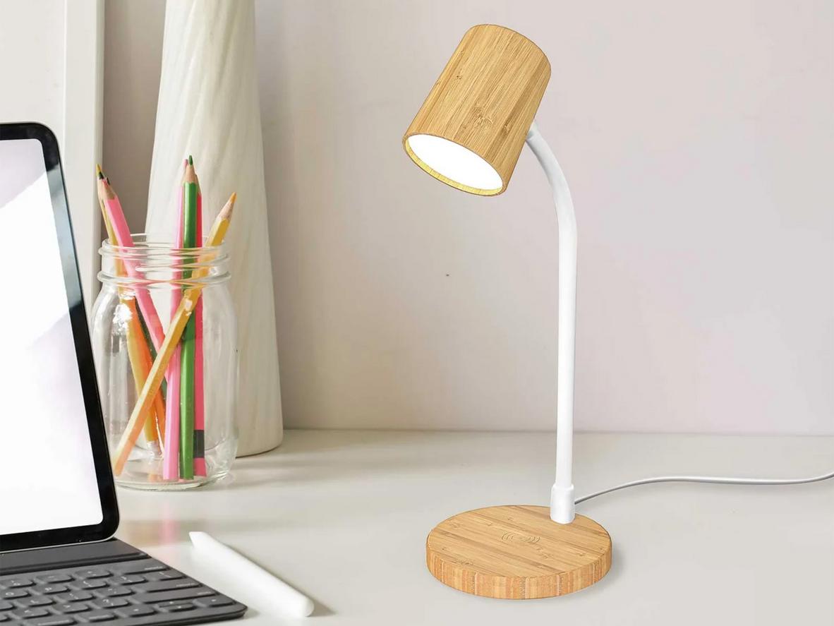Sạc không dây chuẩn Qi và cổng USB tiện lợi