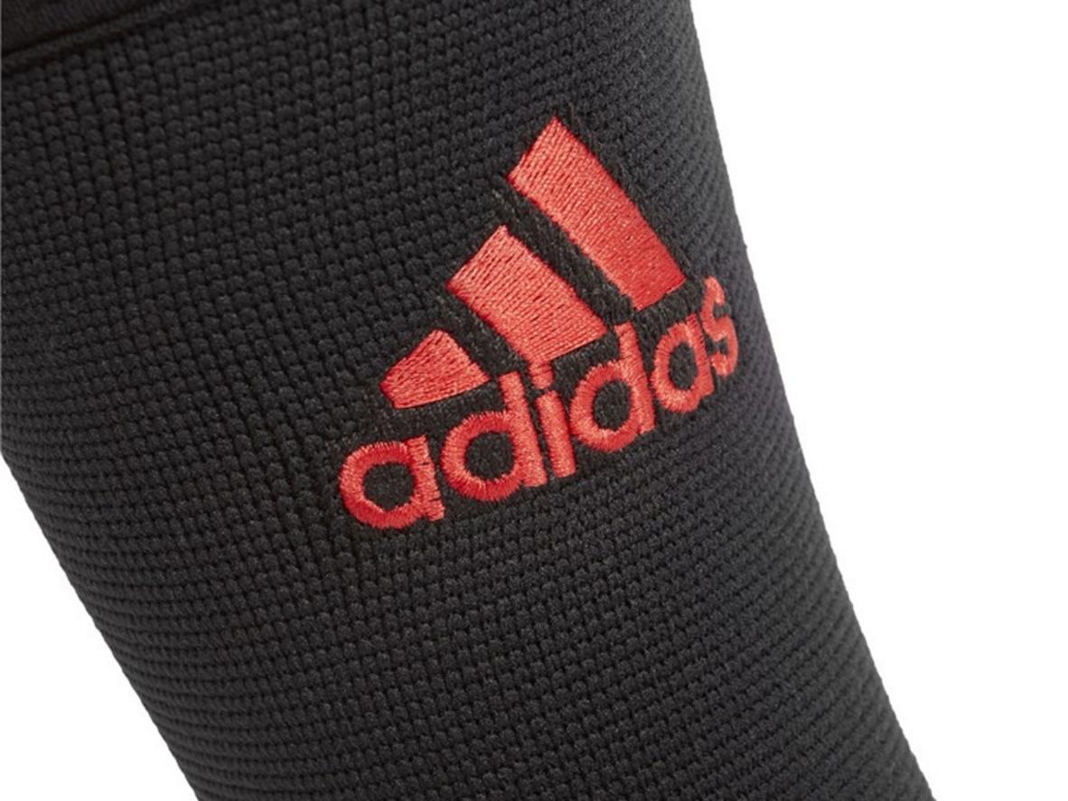 Vải thoáng khí và hút ẩm của Adidas