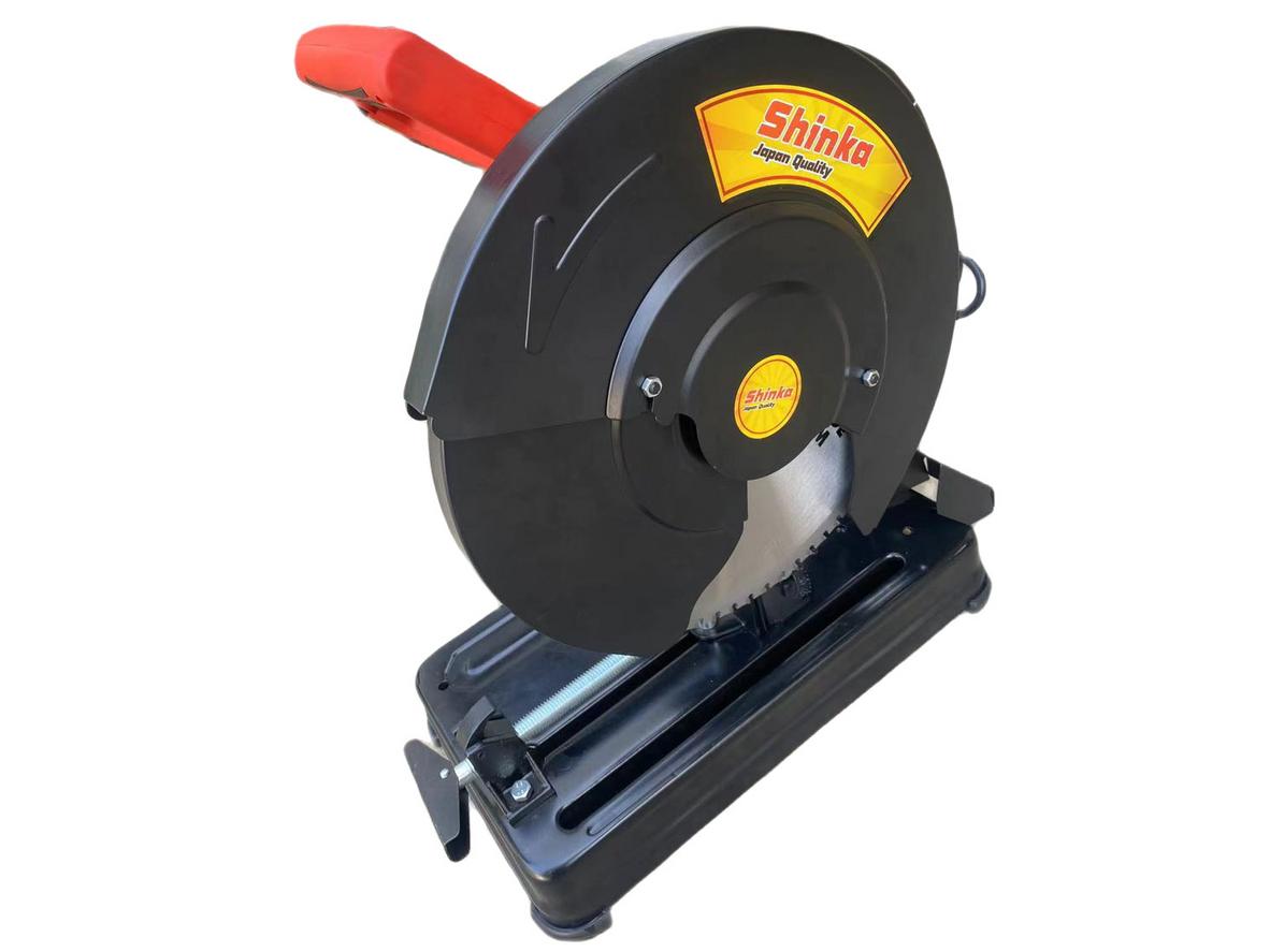 Máy đang cắt các chi tiết sắt vuông trong môi trường xưởng, với mảnh kim loại nằm cạnh; action shot; natural lighting; high-detail.