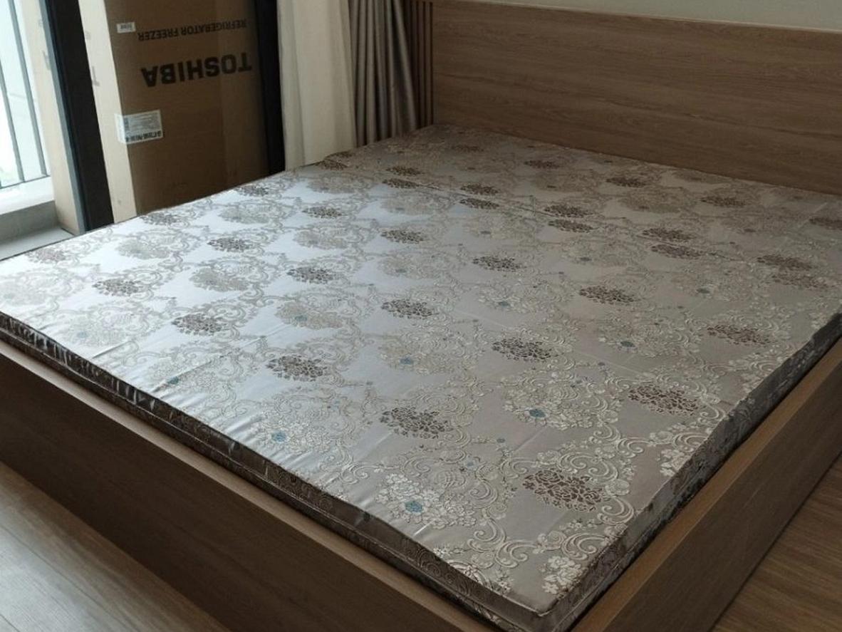 Vỏ gấm cao cấp: bền, thoáng và dễ vệ sinh.