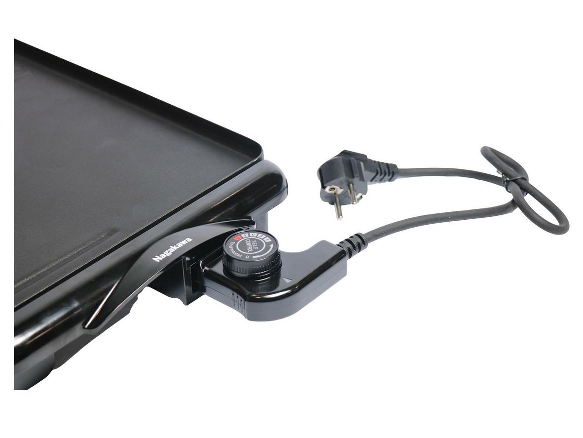 Công suất 2.000W cho khả năng làm nóng nhanh và nướng chín đều.