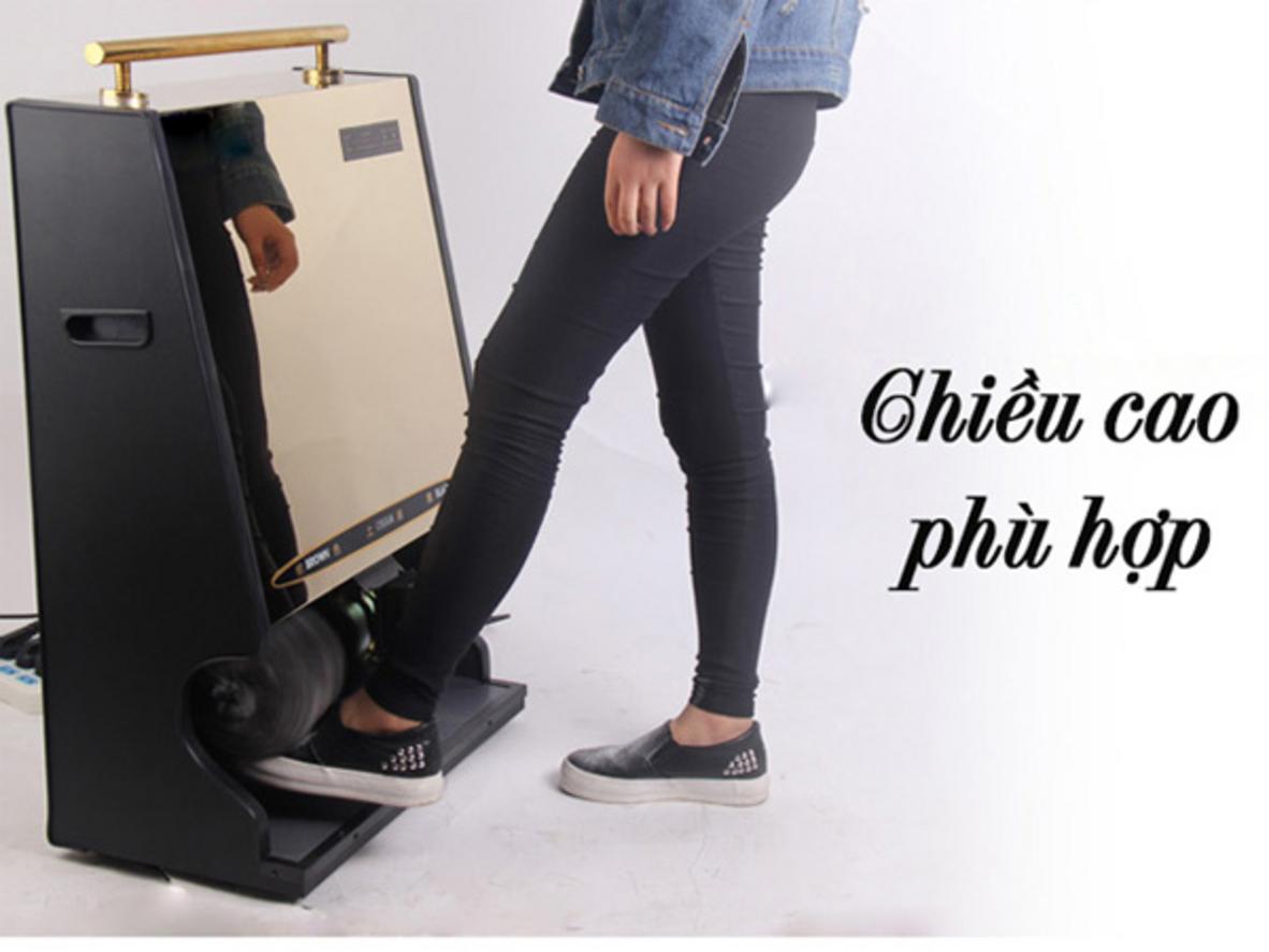 6 chổi chuyên dụng trên Apus A8 giúp làm sạch và đánh bóng toàn diện.