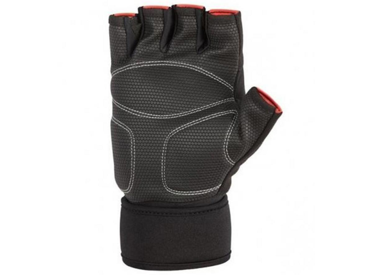 Aeroready giúp tay khô thoáng khi tập nặng.