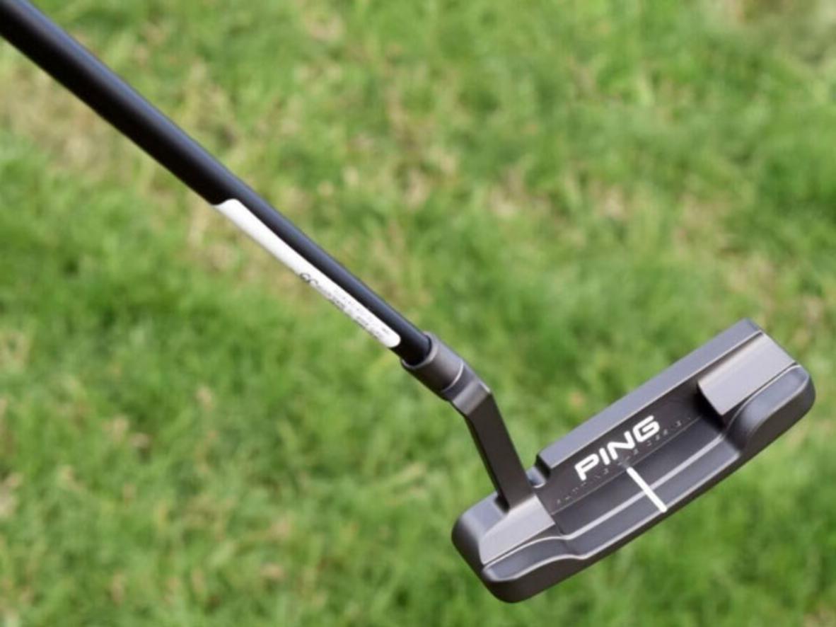 Thiết kế blade cổ điển phù hợp cú putting slight arc.