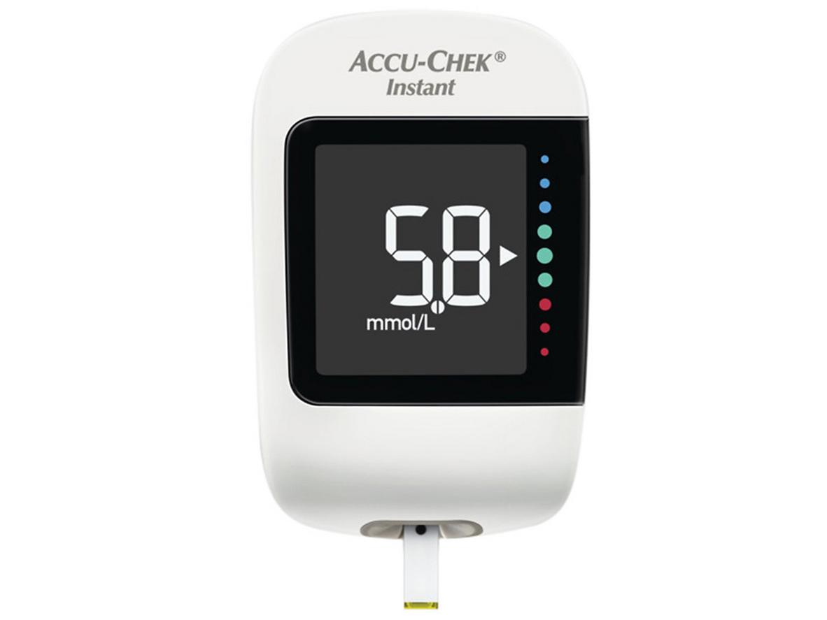 Chỉ cần 0.6 μL máu để đo, thao tác nhẹ nhàng hơn.
