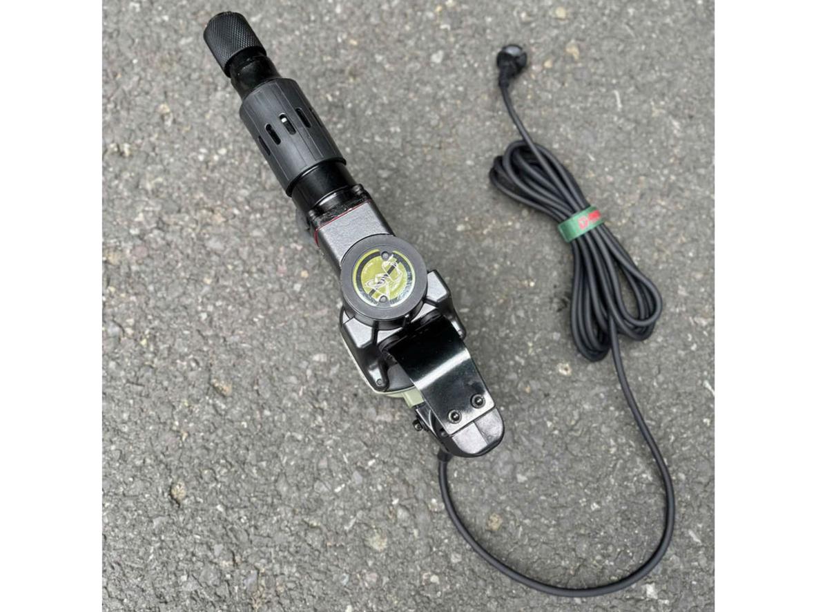 Công suất 1.250W giúp máy đục ổn định và đủ lực cho công trình phổ thông.