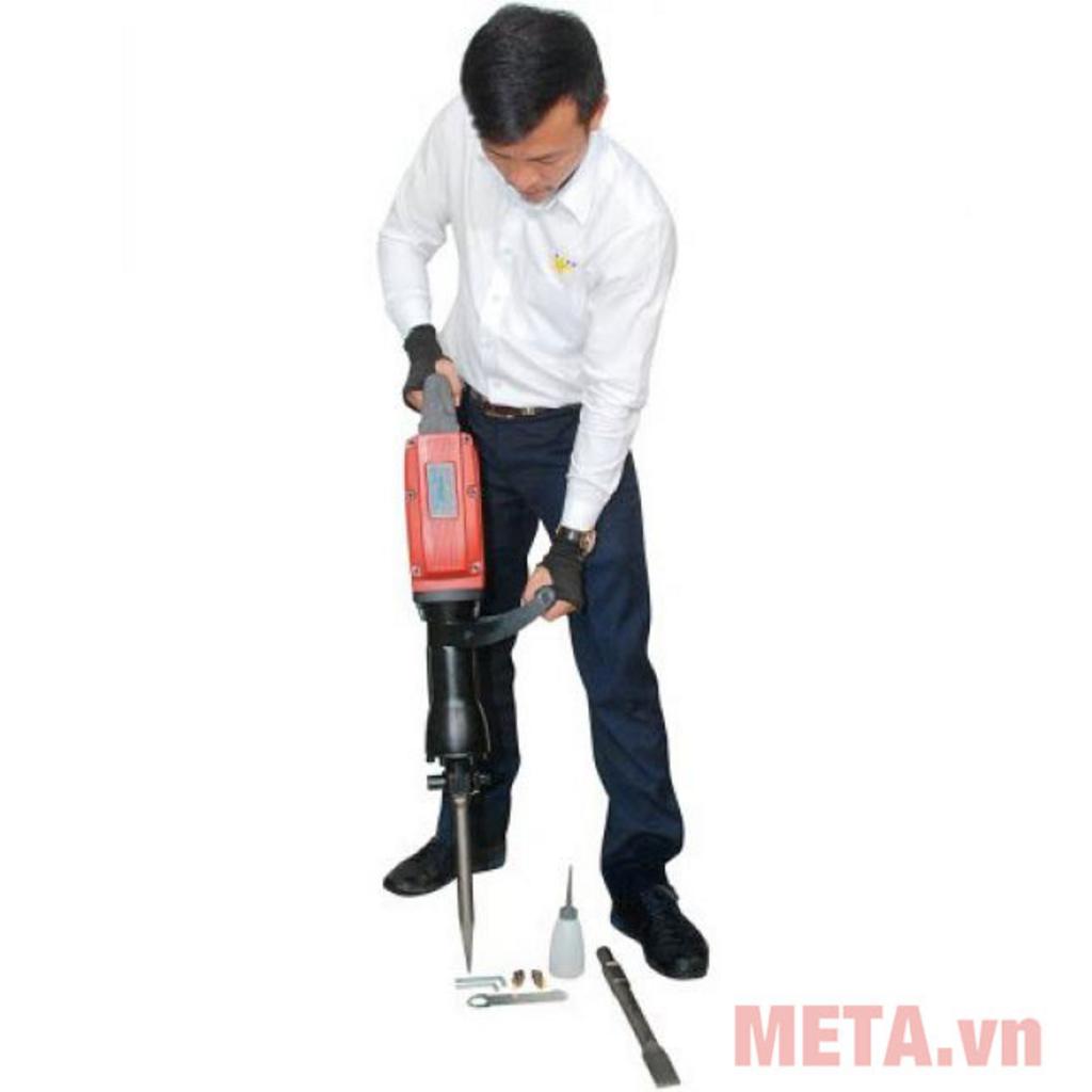 Công suất 1.400W và tốc độ 1.800 vòng/phút