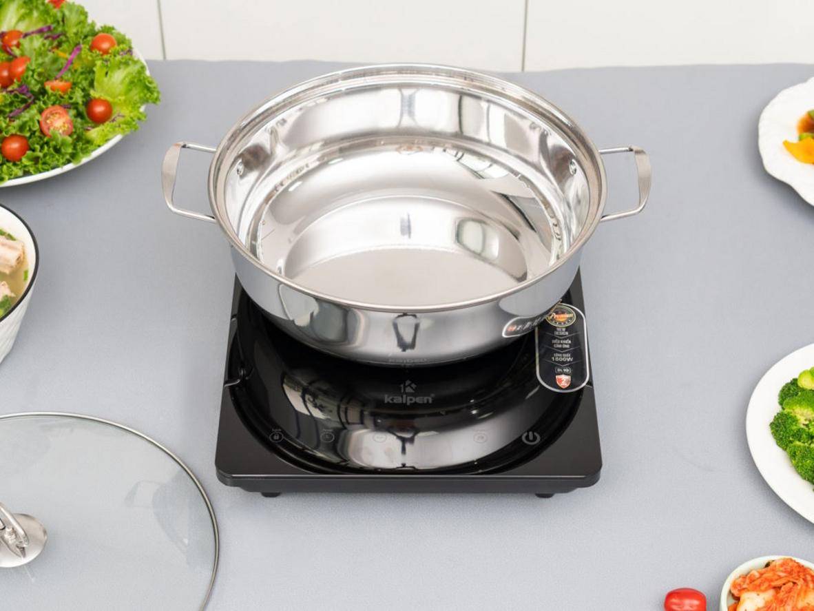 Công suất 1800W giúp nấu nhanh hơn.