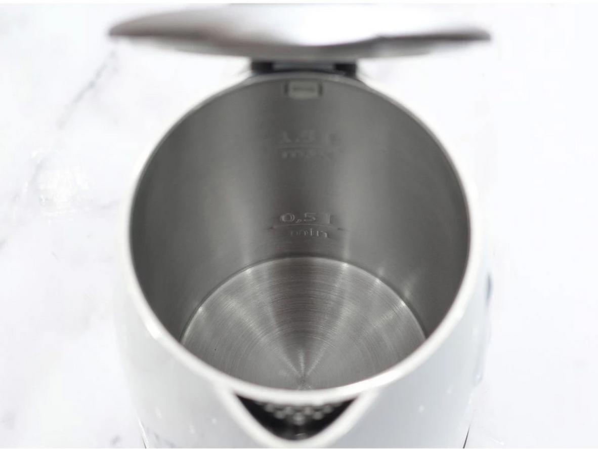 Công suất 1800W cho tốc độ đun nhanh.