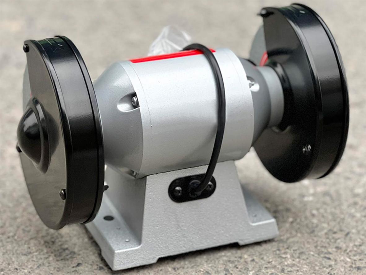 Đá mài 150mm giúp thao tác linh hoạt, dễ kiểm soát.