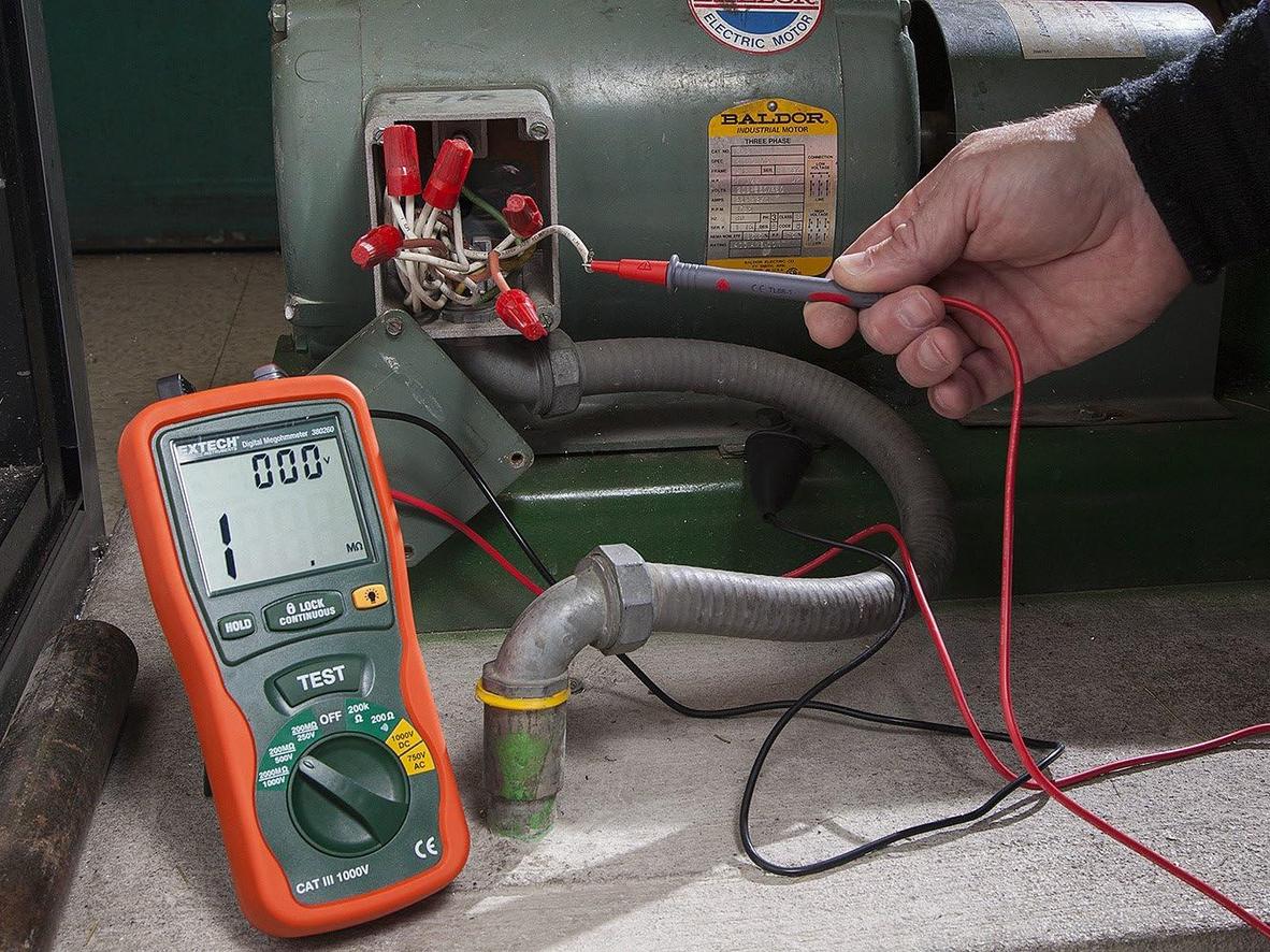 Data Hold, đo AC/DC và tự xả điện tăng an toàn thao tác