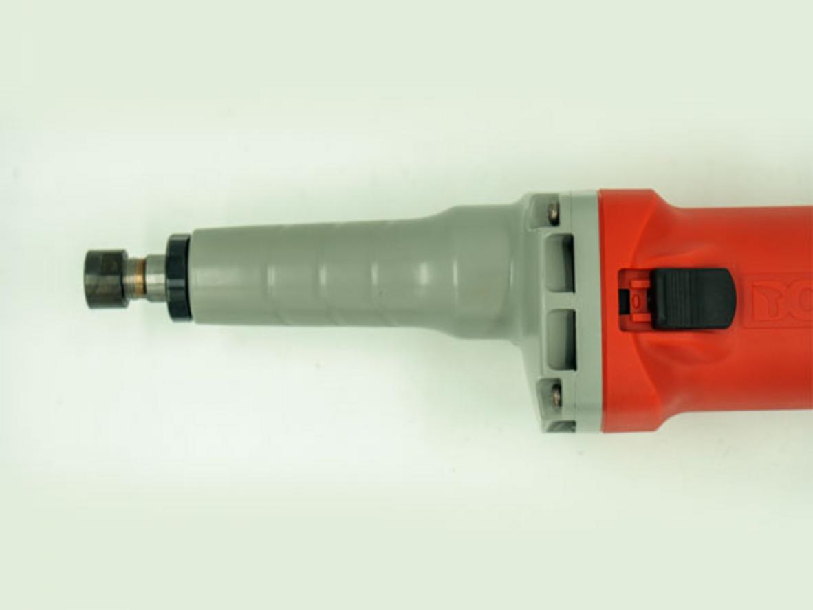 Đầu kẹp 6mm và đầu mài 25mm cho độ chính xác cao.