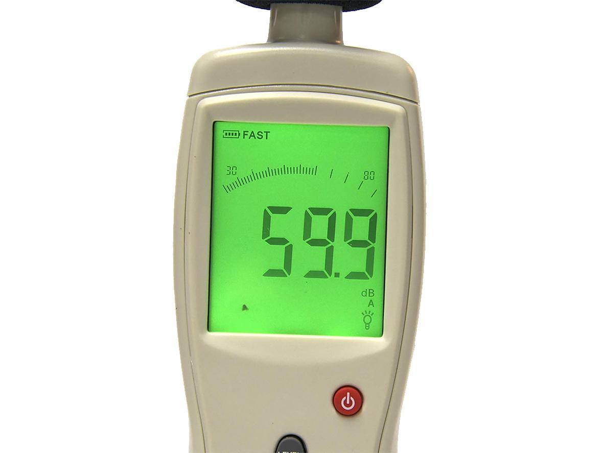 Độ chính xác ±1.5dB giúp AS824 phù hợp đo kiểm nhanh.