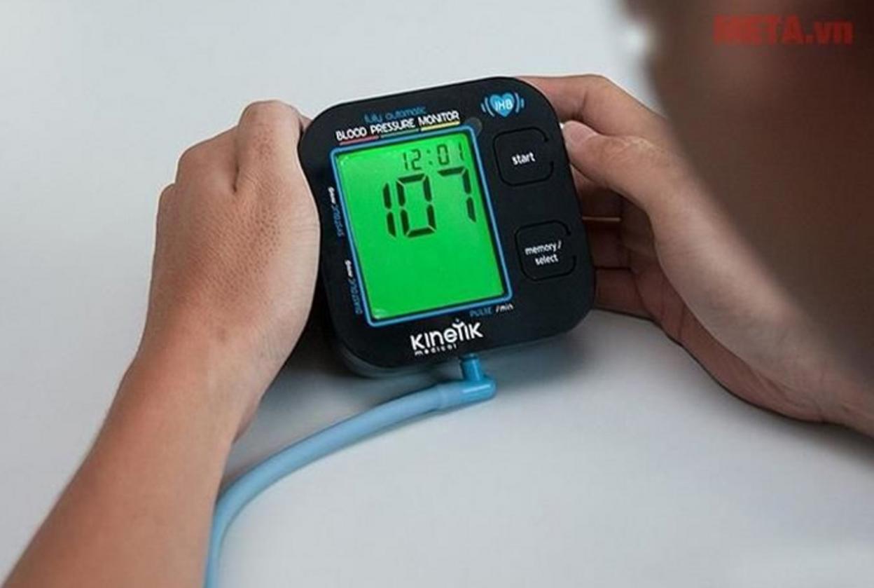 Đo huyết áp và nhịp tim nhanh, dễ dùng tại nhà