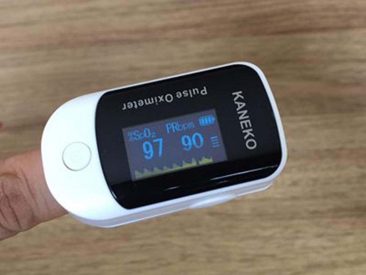 Đo SpO2 và nhịp tim nhanh, dễ đọc cho cả gia đình