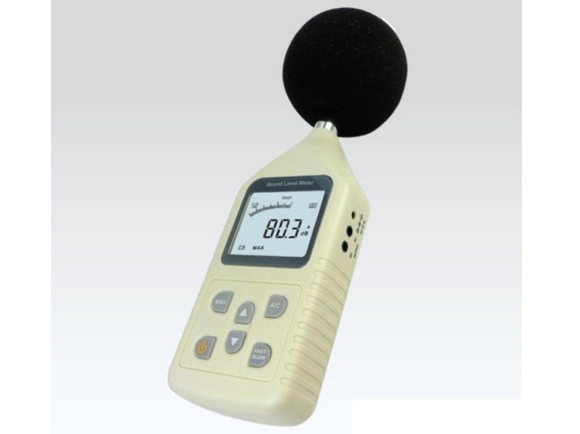 Dải đo 30–130 dB giúp kiểm tra nhiều môi trường khác nhau