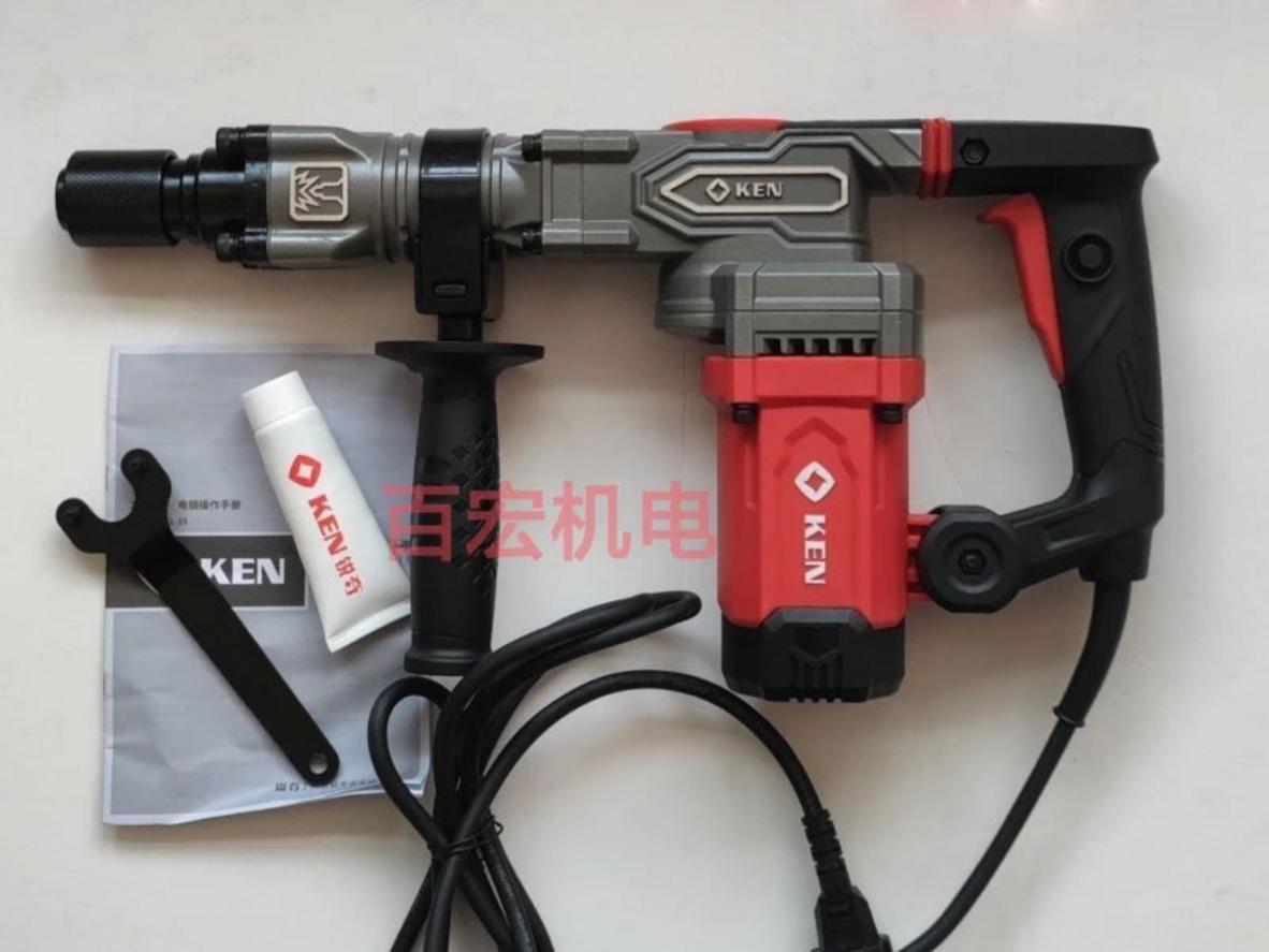 Động cơ 1200W cho khả năng đục phá mạnh mẽ.