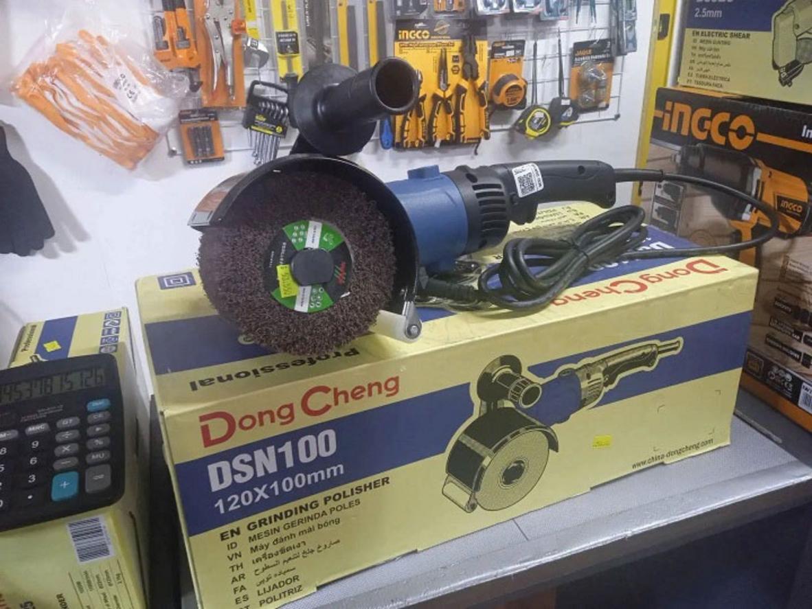 Động cơ 1.400W cho lực đánh bóng ổn định