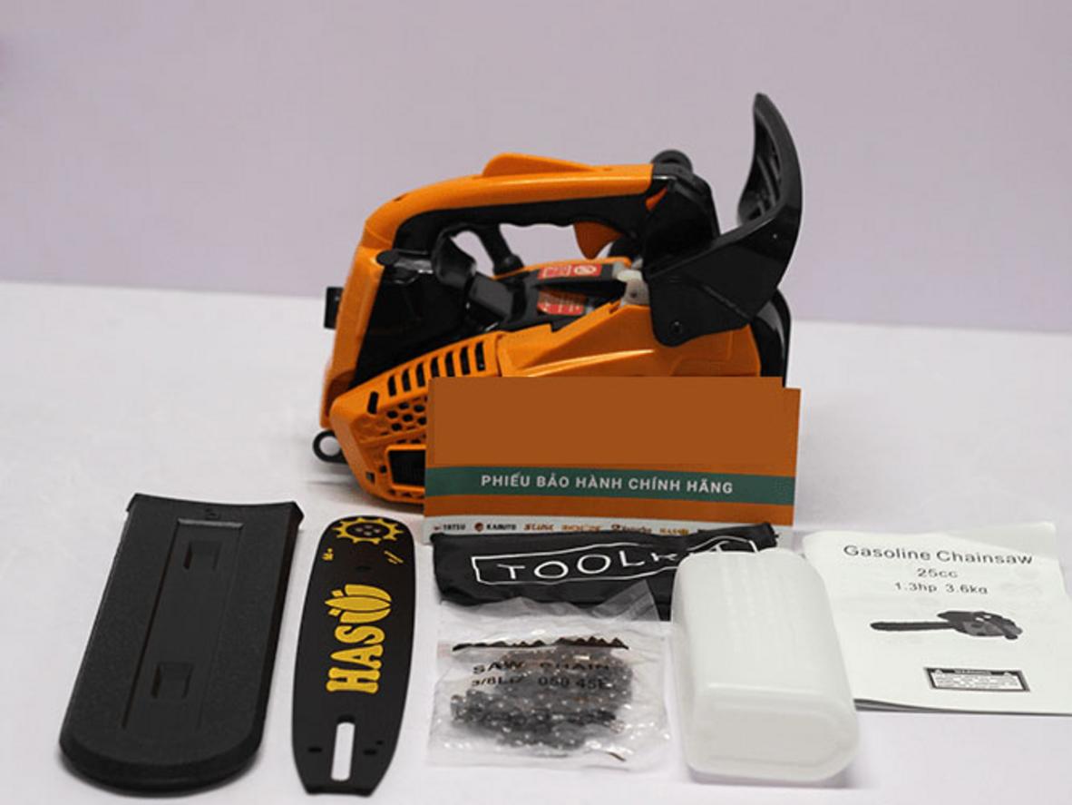 Động cơ 2 thì 25.4cc giúp cắt khỏe, chạy ổn định.