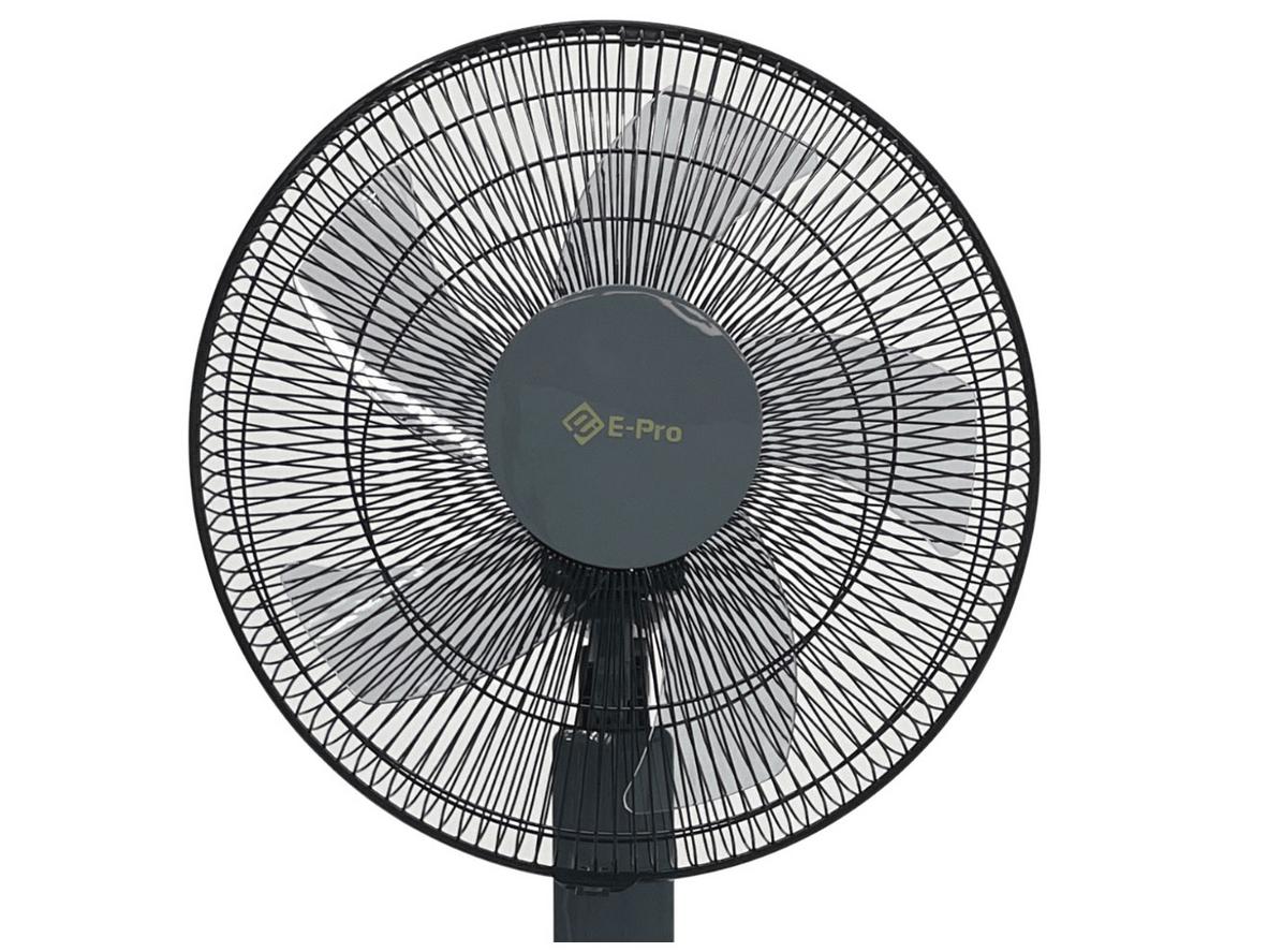 Động cơ AC lõi đồng giúp quạt bền bỉ và vận hành ổn định.