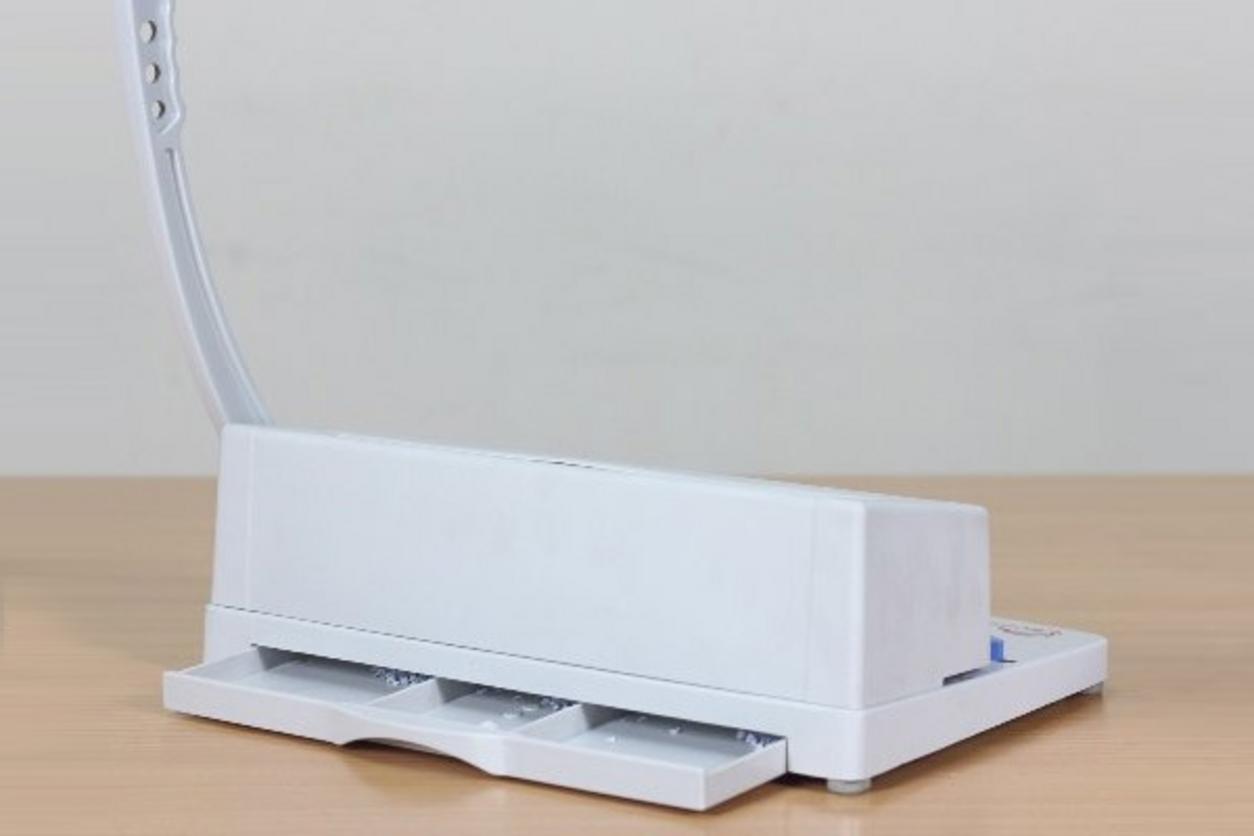 Đục lỗ bằng tay 15 tờ/lần cho giấy A4